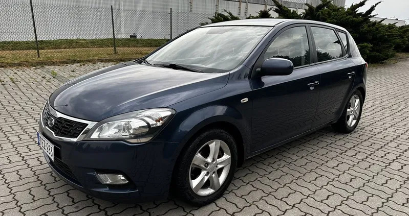 mazowieckie Kia Ceed cena 22999 przebieg: 211695, rok produkcji 2010 z Piaseczno